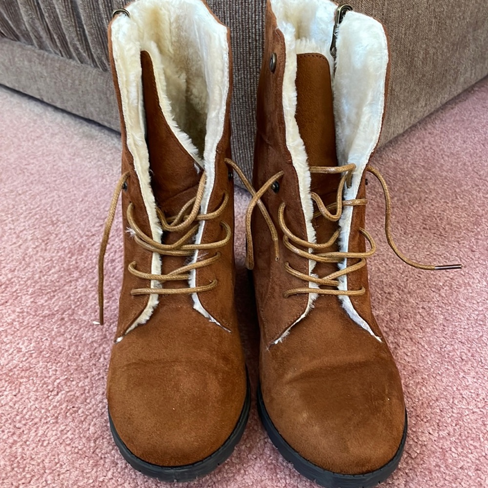 Brown Suede Comfortview Boots with faux fur and small heel 10 Wide